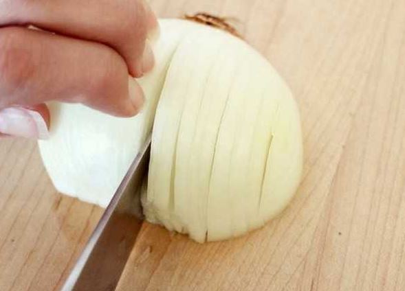 Как правильно порезать луковицу