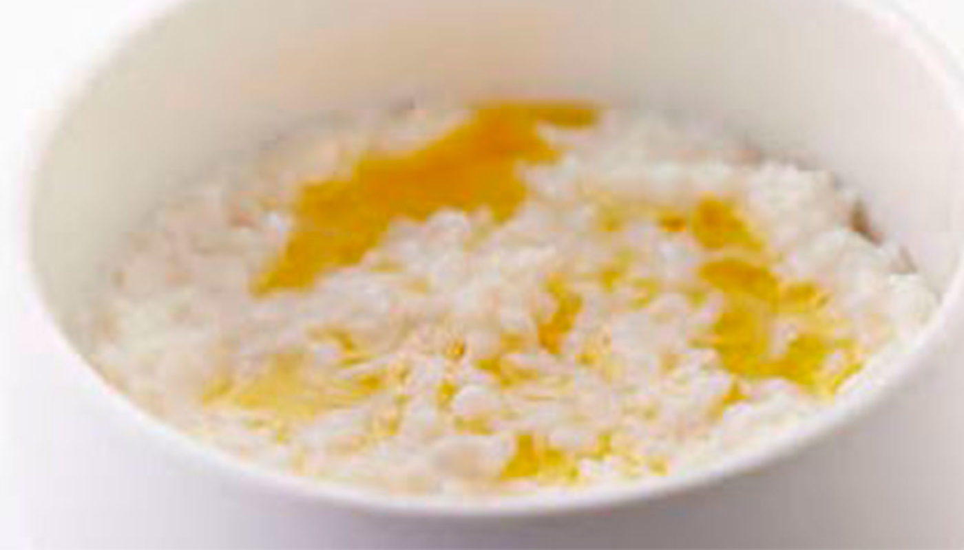 Молочная рисовая каша с маслом